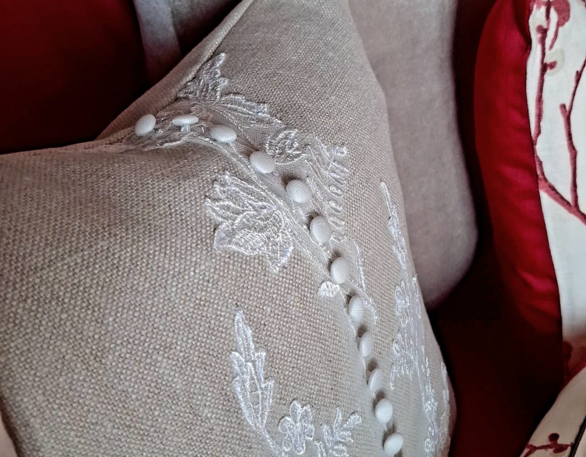 Pussywillow_Decor_Cushions_Zoom3